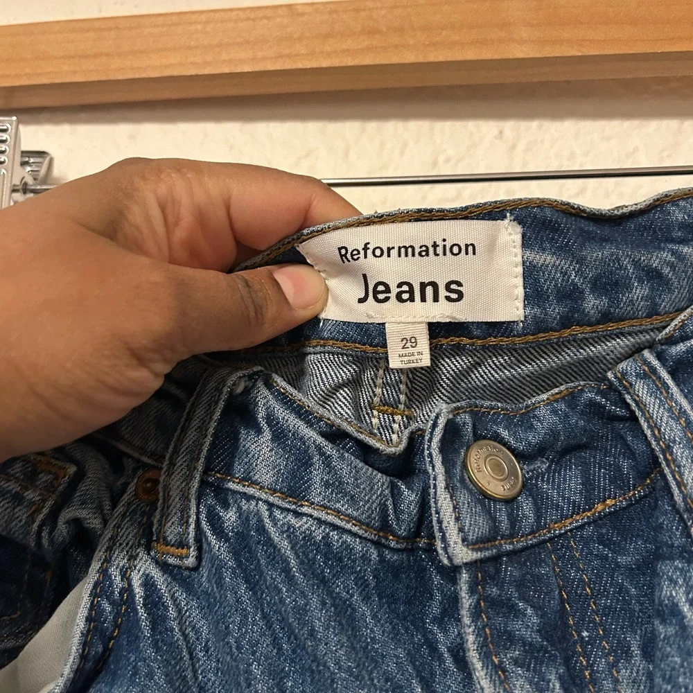 Reformation Val 90s Mid Rise Straight Jeans in Pelican - Picture 4 of 4